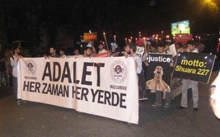 Suriye'ye Adalet İçin Meşalelerle Yürüyüş Yapıldı