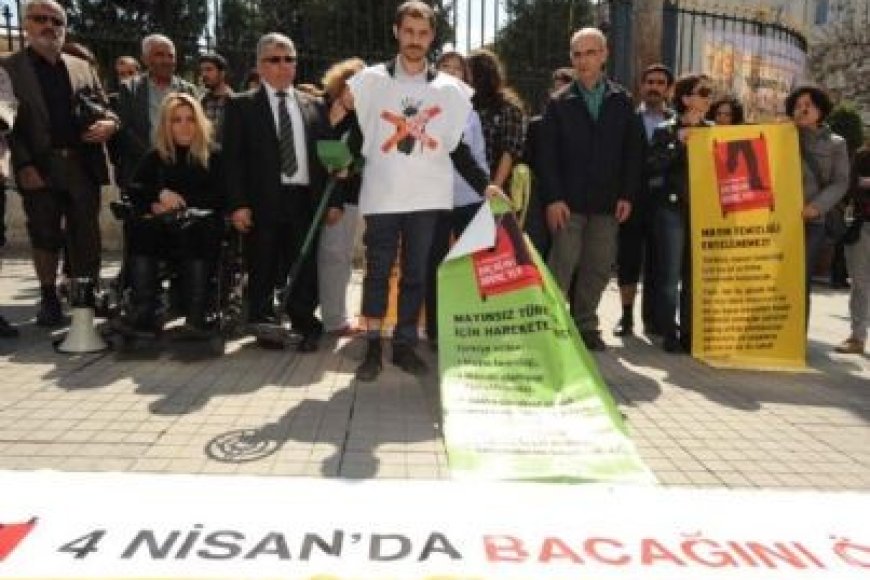 STK’lar, 4 Nisan Mayın Bilinci Geliştirme Günü’nde Galatasaray Meydanı’ndaydı