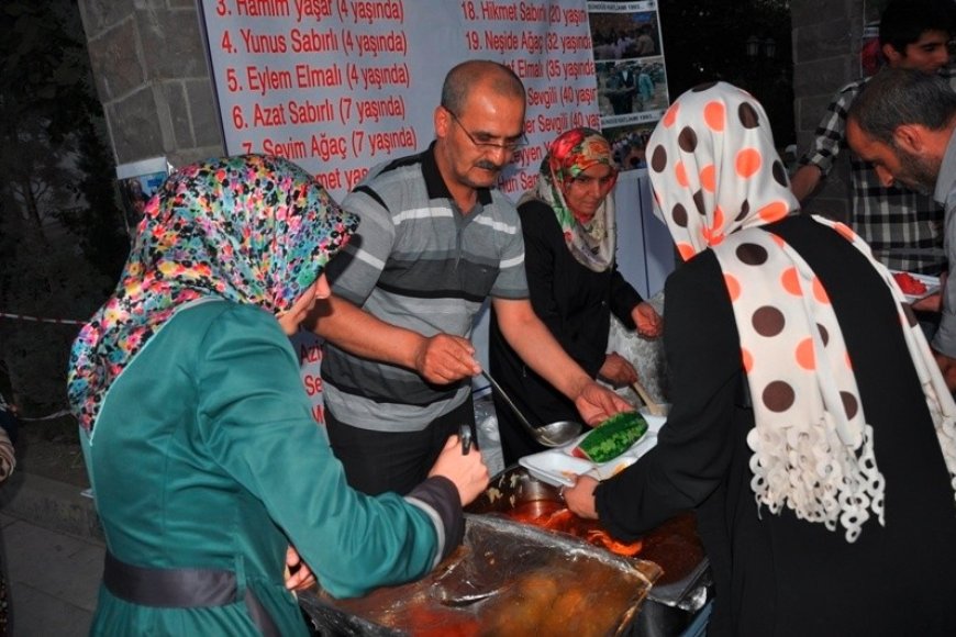 Sündüs Katliamı Standında İftar