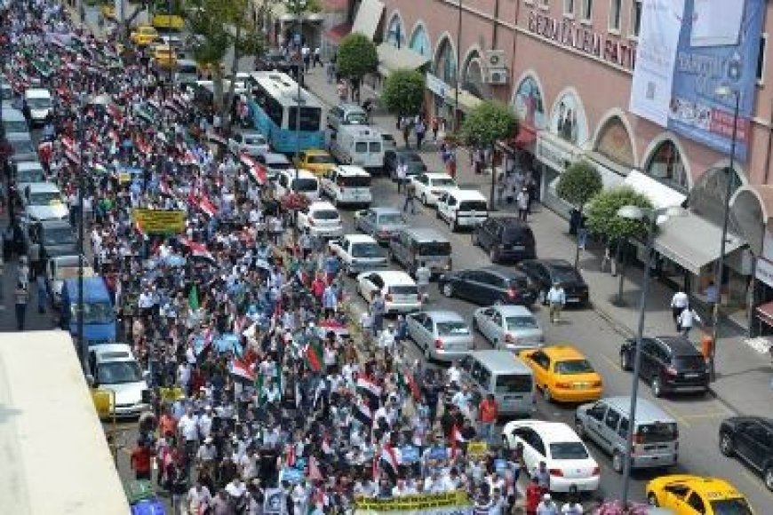 Binlerce Kişi Mursi’ye Destek İçin Yürüdü!