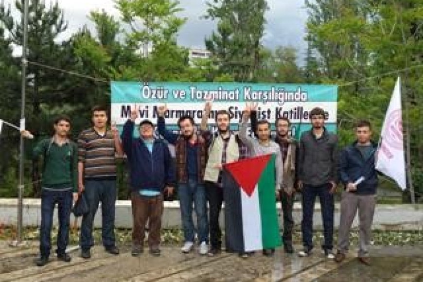 MAVİ MARMARA SALDIRISININ 3.YILDÖNÖMÜNDE BU DAVAYI SAHİPLENMEKTE ISRARCI OLDUĞUMUZU YİNELEMEK İÇİN ADALET NÖBETİNDEYİZ!