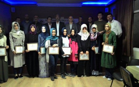 İnsan Hakları Okulu mezunlarına sertifika