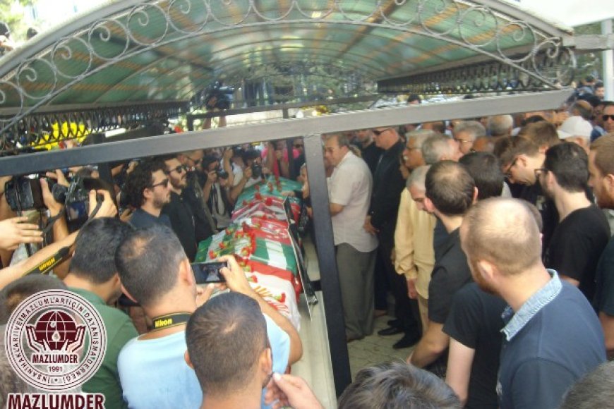 MAZLUMDER BURSA ŞUBESİ SURUÇ’TAKİ SALDIRIDA ÖLDÜRÜLEN FERDANE KILIÇ VE NARTAN KILIÇ’IN CENAZESİNDE TAZİYEDE BULUNDU.