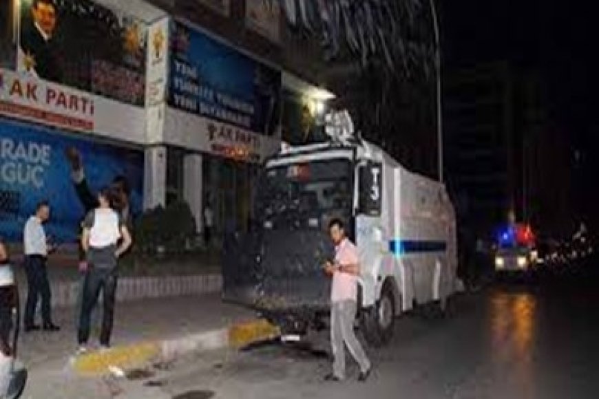 SİYASİ PARTİLERE YAPILAN SALDIRILARI KABUL ETMİYOR, KINIYORUZ!