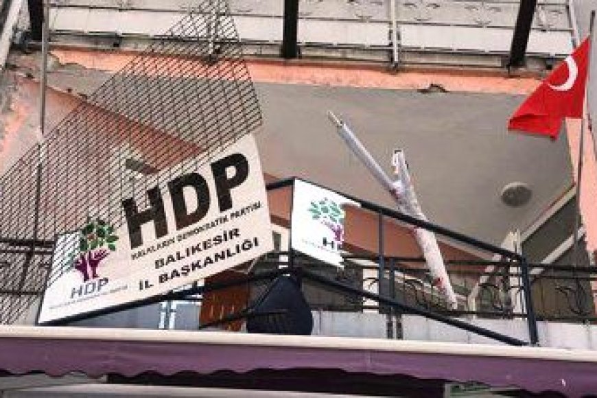 UYARIYORUZ: Siyaseti Hedef Alan Psikolojik ve Fiziki Saldırılar Kutuplaşmayı Büyütür!