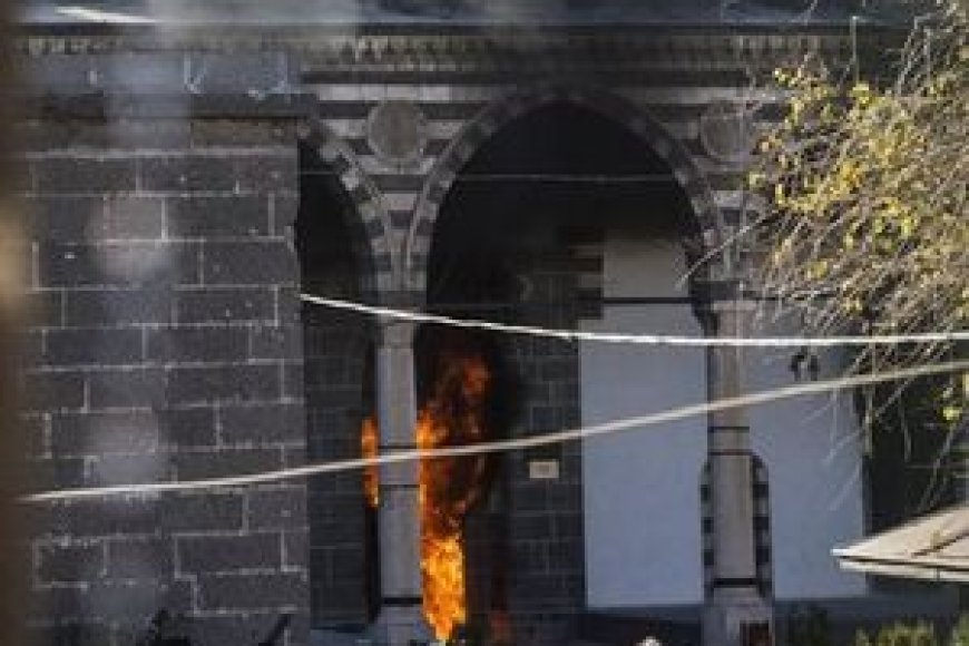 Kurşunlu Camii ve Sur İçindeki Tarihi Eserlerin Çatışmalarda Zarar Görmesi Kabul Edilemez!
