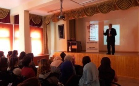 Okullarda İnsan Hakları Seminerleri - Ahmet TAŞ,hukukçu Abbas BALABAN - Sarıoğlan Şehit Nacibey KAYA Anadolu Lisesi