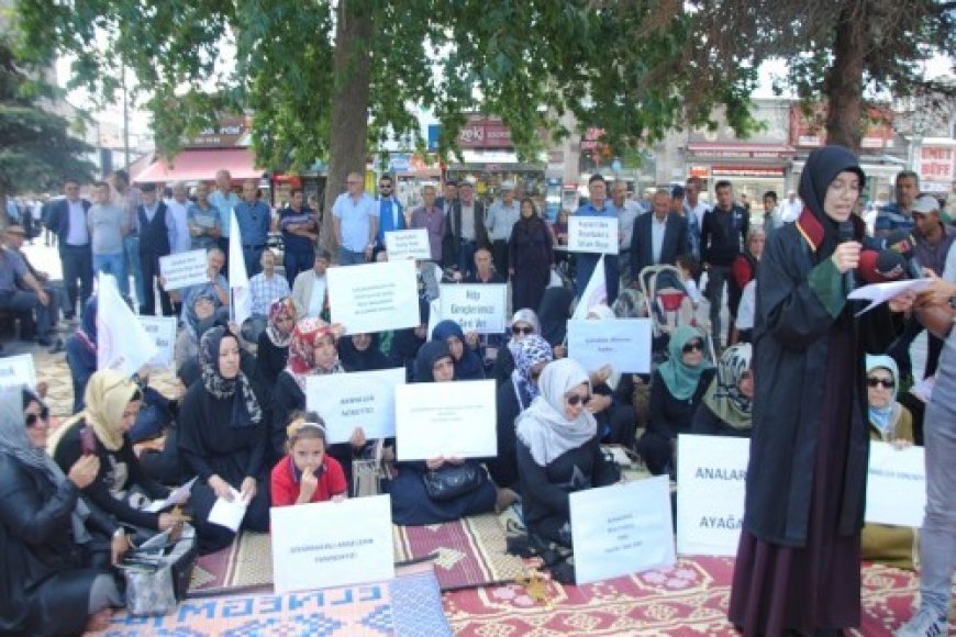 GENÇLERİMİZİN YERİ AİLESİ VE ANA KUCAĞIDIR