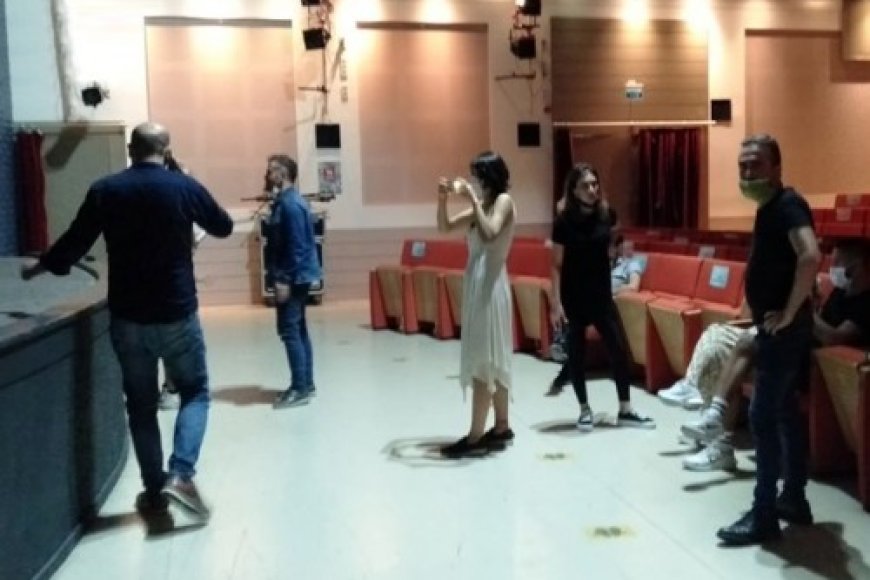 Açık Suç Unsuru Olmadığı Sürece Tiyatro Oyunlarının Gösterimi Yasaklanamaz!