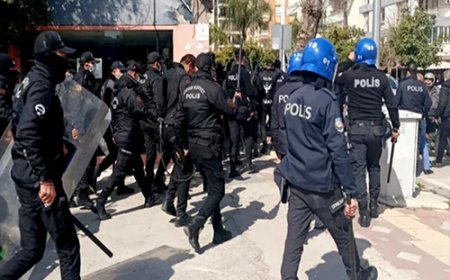 Barışçıl toplantı ve gösteri yürüyüşleri engellenmemeli, ifade ve kişi özgürlükleri ihlal edilmemelidir